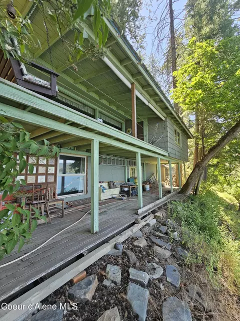 300 Rocky Point Loop Rd, Plummer, ID 83851