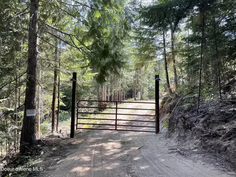 Nka Christmas Ln, Naples, ID 83847
