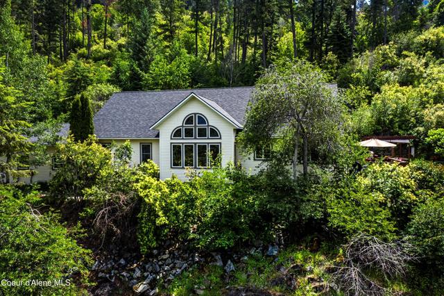 88 Cedarwood Ln, Sagle, ID 83860