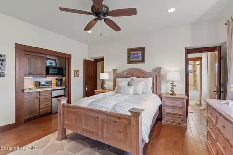 Bedroom - 865 E Pine Ridge Dr, Harrison, ID 83833 photo 5 of 6
