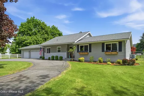 7464 N 4th St, Dalton Gardens, ID 83815
