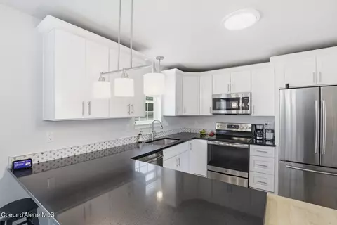 Kitchen - 516 Solar Rd, Oldtown, ID 83822 photo 2 of 6