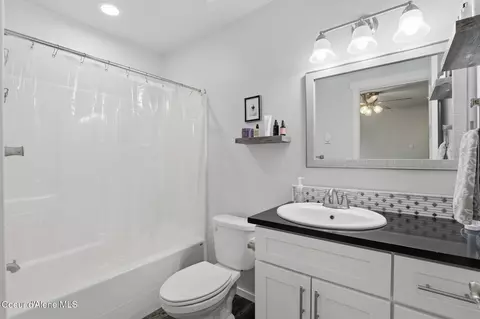 Bath - 516 Solar Rd, Oldtown, ID 83822 photo 1 of 2