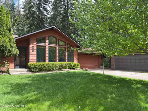 12787 N Emerald Dr, Hayden, ID 83835