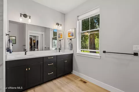 Bath - 685 Railroad Ave, Dover, ID 83825 photo 2 of 5