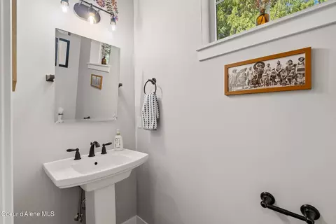 Bath - 685 Railroad Ave, Dover, ID 83825 photo 4 of 5
