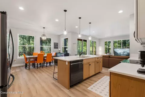 Kitchen - 685 Railroad Ave, Dover, ID 83825 photo 4 of 4