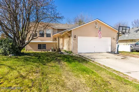 8811 N Davis Cir, Hayden, ID 83835