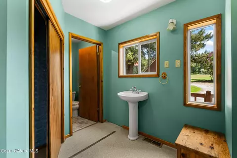 Bath - 288 Lignite Rd, Sagle, ID 83860 photo 3 of 4
