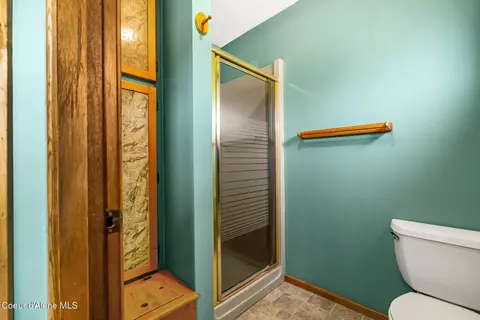 Bath - 288 Lignite Rd, Sagle, ID 83860 photo 4 of 4