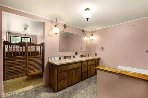 Bath - 288 Lignite Rd, Sagle, ID 83860 photo 1 of 4