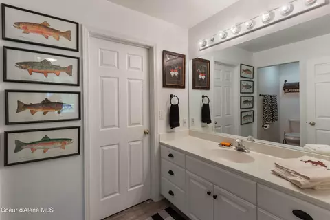 Bath - 1320 Mathison Dr, Sandpoint, ID 83864 photo 1 of 4
