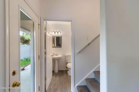 Entry Way - 1320 Mathison Dr, Sandpoint, ID 83864 photo 1 of 4