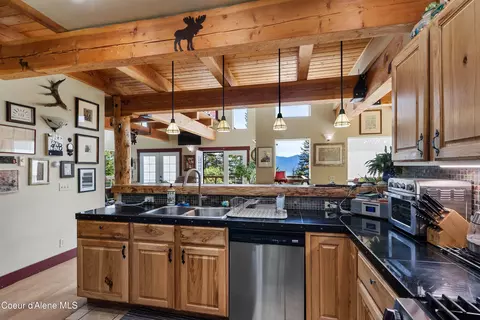 Kitchen - 181 Spring View Ln, Sagle, ID 83860 photo 2 of 4