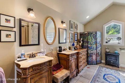Bath - 181 Spring View Ln, Sagle, ID 83860 photo 2 of 4