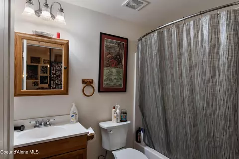 Bath - 181 Spring View Ln, Sagle, ID 83860 photo 4 of 4