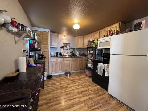 Kitchen - 706 B St, Pinehurst, ID 83850 photo 2 of 2