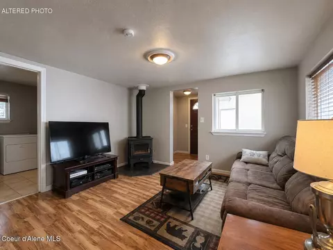 Living - 706 B St, Pinehurst, ID 83850 photo 2 of 4