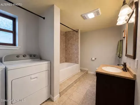 Bath - 706 B St, Pinehurst, ID 83850 photo 1 of 3