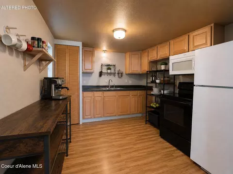 Kitchen - 706 B St, Pinehurst, ID 83850 photo 1 of 2