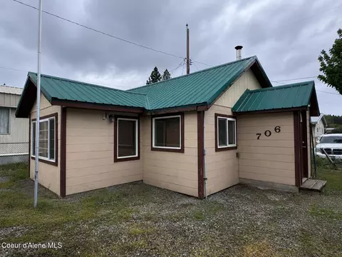 706 B St, Pinehurst, ID 83850