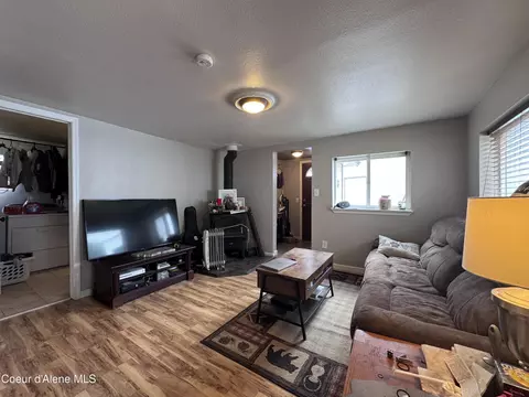 Living - 706 B St, Pinehurst, ID 83850 photo 4 of 4