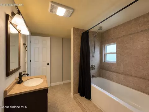 Bath - 706 B St, Pinehurst, ID 83850 photo 2 of 3
