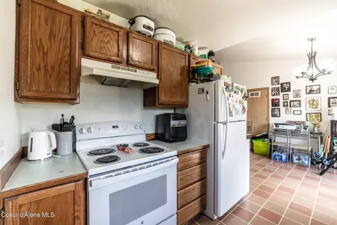 Kitchen - 51 E 55 E Ryan Dr, Hayden, ID 83835 photo 3 of 5