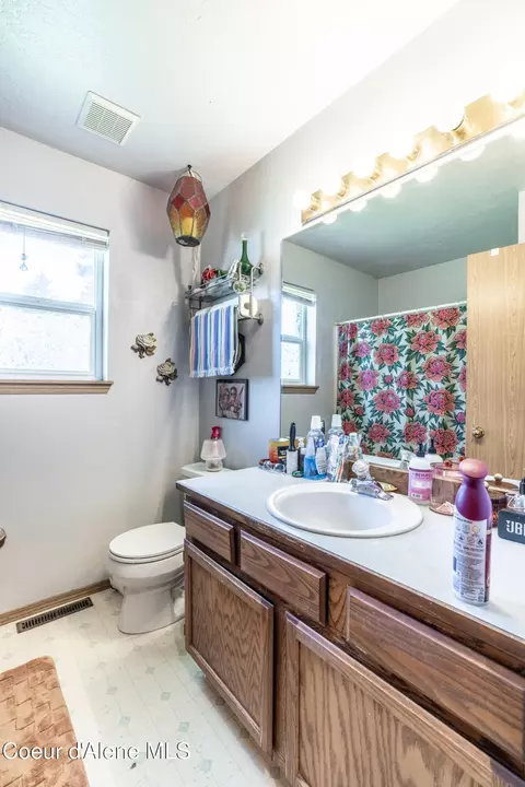 Bath - 51 E 55 E Ryan Dr, Hayden, ID 83835 photo 1 of 2