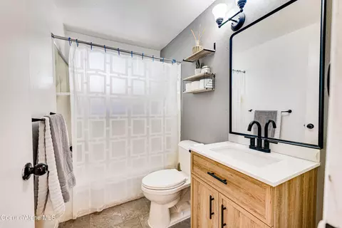 Bath - 214 Cypress St, Wallace, ID 83873 photo 1 of 1
