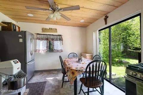 Dining - 910 Otts Rd, Sagle, ID 83860 photo 2 of 3