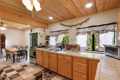 Kitchen - 910 Otts Rd, Sagle, ID 83860 photo 3 of 3