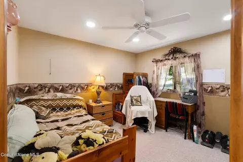 Bedroom - 910 Otts Rd, Sagle, ID 83860 photo 6 of 7