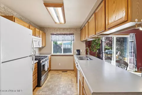 Kitchen - 900 E Shasta Ave, Post Falls, ID 83854 photo 3 of 4