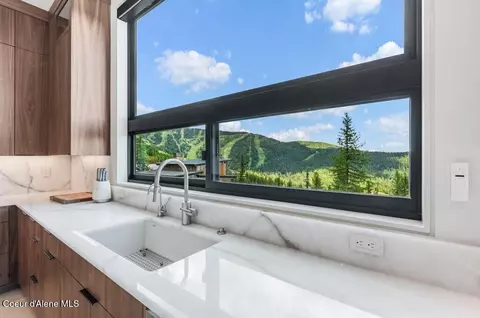 Kitchen - 304 Blizzard Dr, Sandpoint, ID 83864 photo 9 of 14