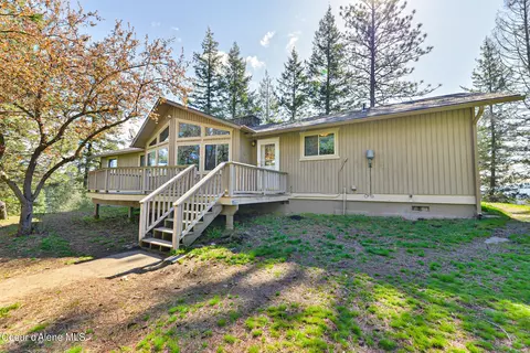 18756 W Rebel Rd, Hauser, ID 83854