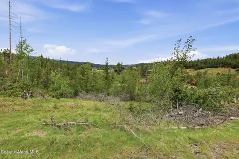 120 Blazing Saddle Ct, Pinehurst, ID 83850