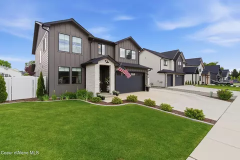 9061 N Raintree Ln, Hayden, ID 83835