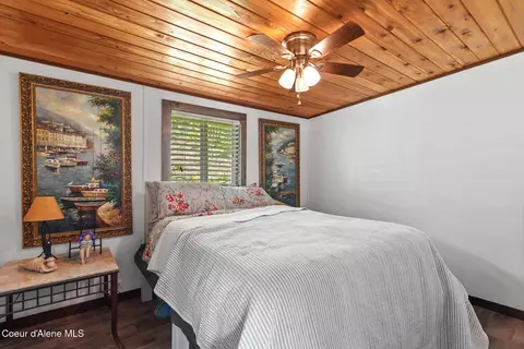 Bedroom - 1699 E Thimbleberry Ln, Harrison, ID 83833 photo 2 of 2