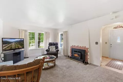 Living - 210 E Market Ave, Kellogg, ID 83837 photo 1 of 2