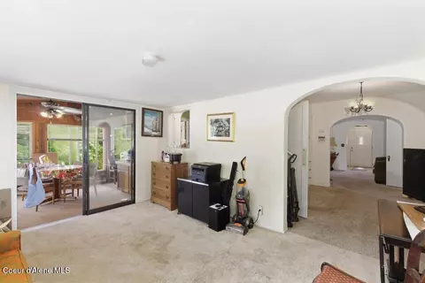 Entry Way - 210 E Market Ave, Kellogg, ID 83837 photo 1 of 2