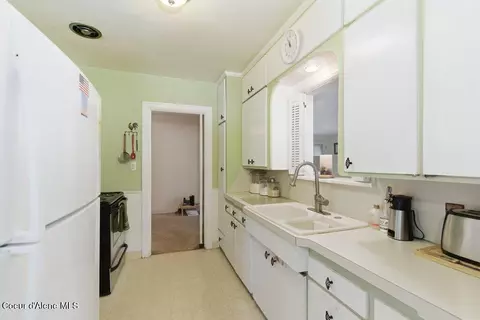 Kitchen - 210 E Market Ave, Kellogg, ID 83837 photo 2 of 2