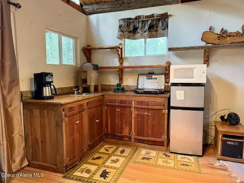 Kitchen - 8213 Rapid Lightning Rd, Sandpoint, ID 83864 photo 1 of 2