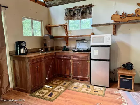 Kitchen - 8213 Rapid Lightning Rd, Sandpoint, ID 83864 photo 2 of 2