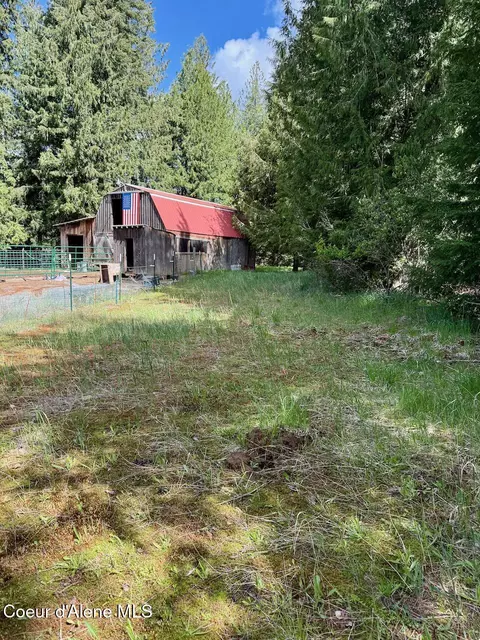Exterior - 8213 Rapid Lightning Rd, Sandpoint, ID 83864 photo 14 of 17