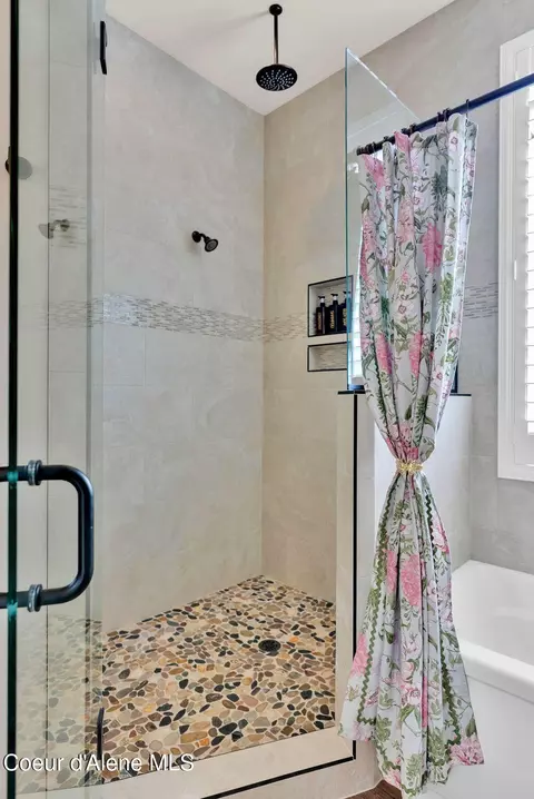 Bath - 8108 W Splitrail Ave, Rathdrum, ID 83858 photo 4 of 11