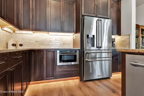 Kitchen - 8108 W Splitrail Ave, Rathdrum, ID 83858 photo 6 of 8