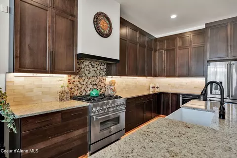 Kitchen - 8108 W Splitrail Ave, Rathdrum, ID 83858 photo 3 of 8