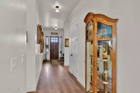 Entry Way - 8108 W Splitrail Ave, Rathdrum, ID 83858 photo 2 of 4