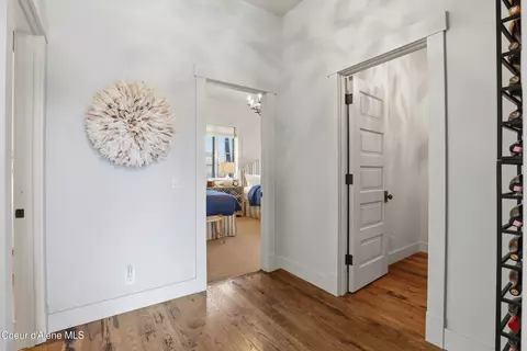 Entry Way - 6492 S Old Barn Rd, Harrison, ID 83833 photo 4 of 5